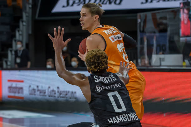 激烈对抗中 激烈对抗中