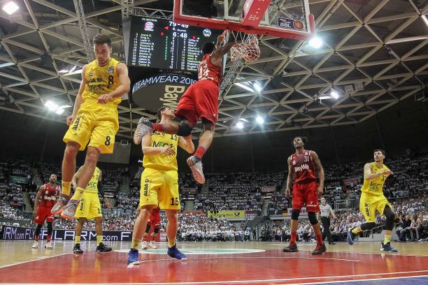 更展示了其 更展示了其